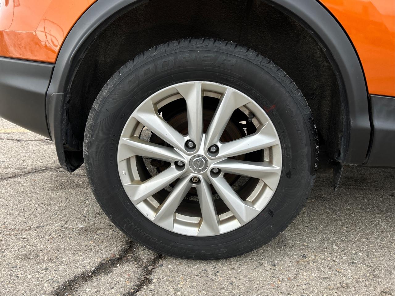 2018 Nissan Qashqai SV SUNROOF HEATED SEATS LOADED WE FINANCE ALL Photo