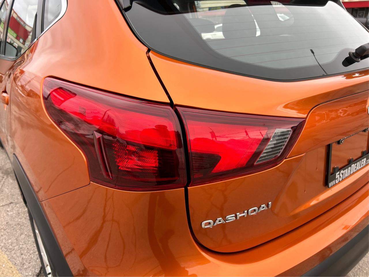 2018 Nissan Qashqai SV SUNROOF HEATED SEATS LOADED WE FINANCE ALL Photo