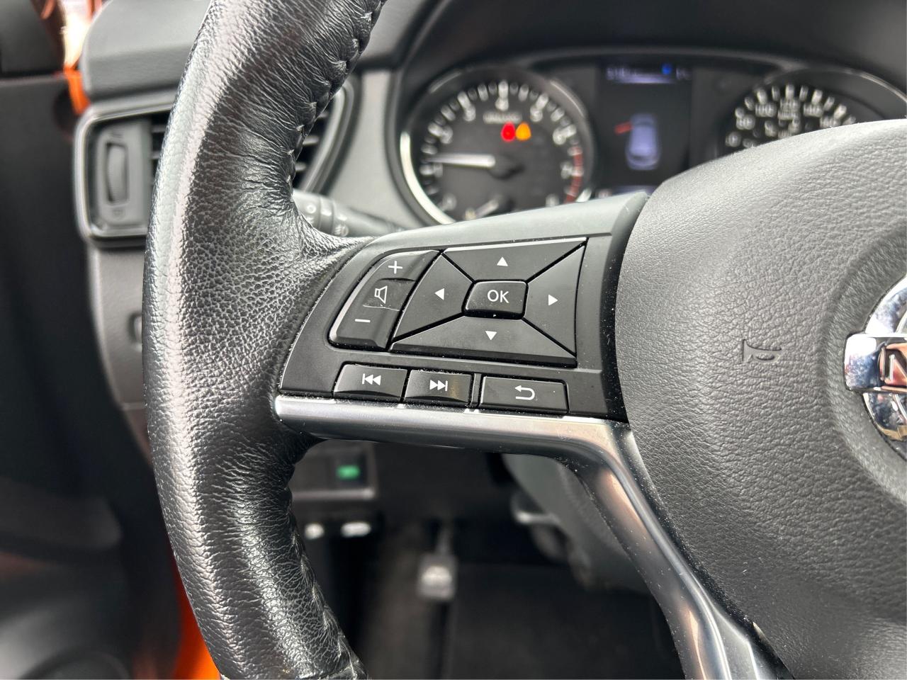 2018 Nissan Qashqai SV SUNROOF HEATED SEATS LOADED WE FINANCE ALL Photo