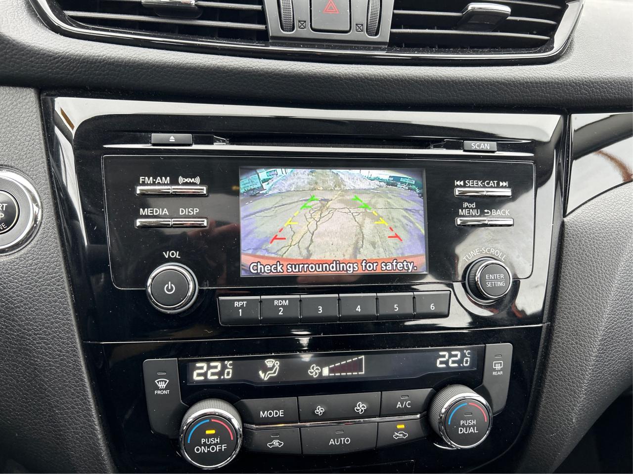 2018 Nissan Qashqai SV SUNROOF HEATED SEATS LOADED WE FINANCE ALL Photo