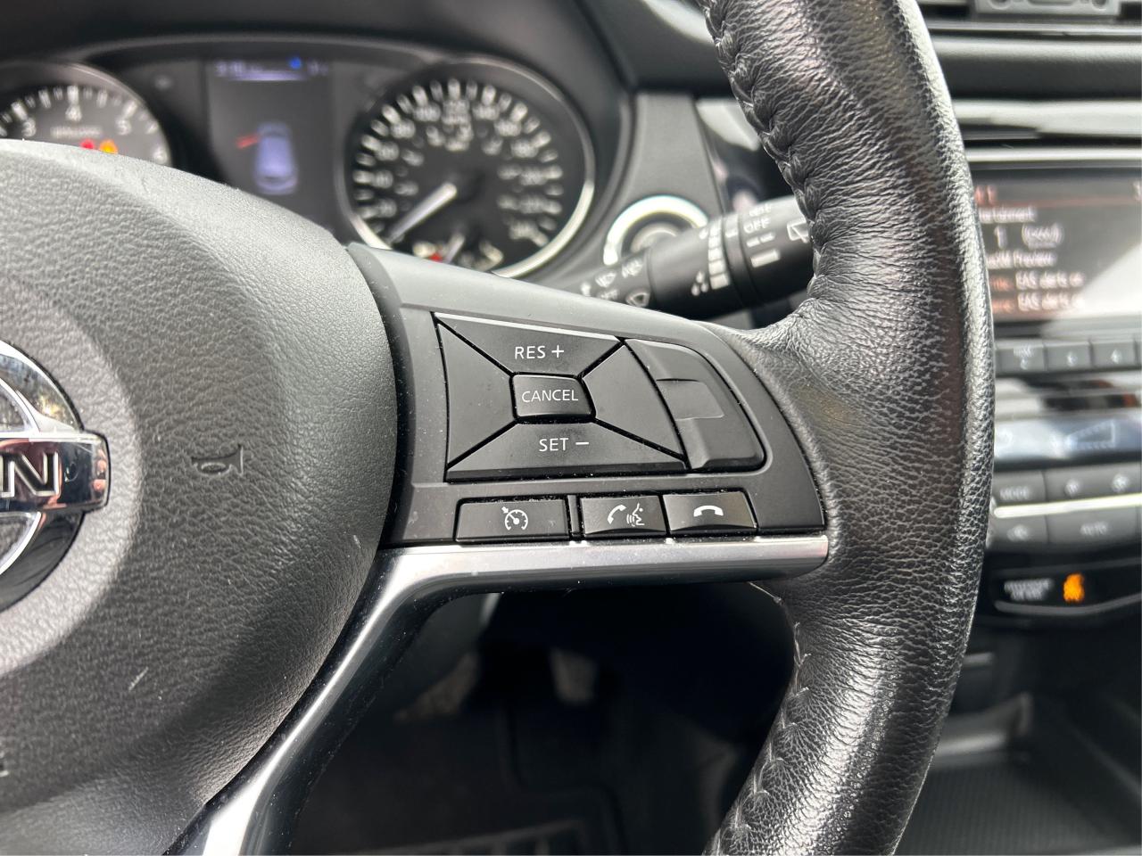 2018 Nissan Qashqai SV SUNROOF HEATED SEATS LOADED WE FINANCE ALL Photo