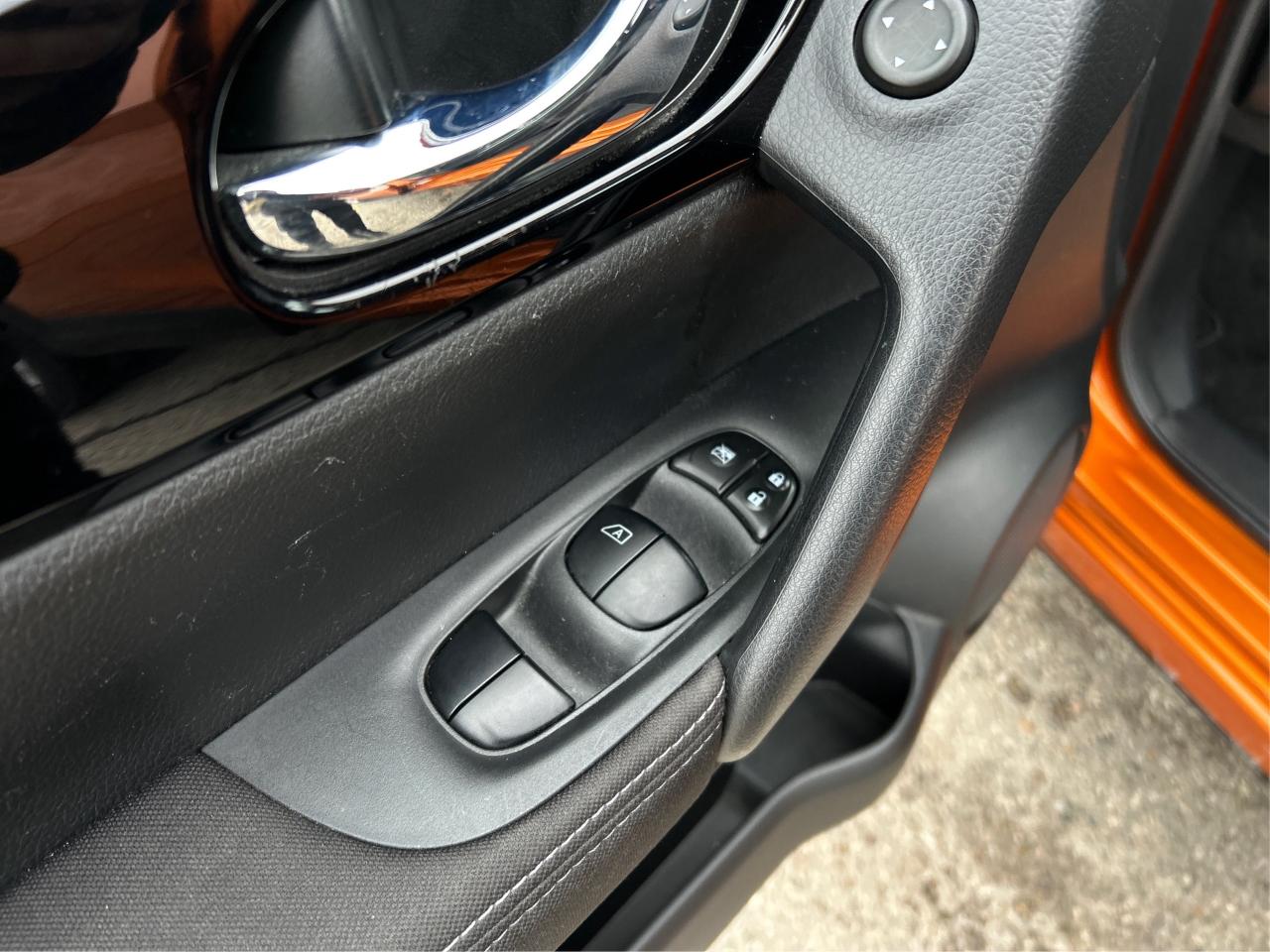 2018 Nissan Qashqai SV SUNROOF HEATED SEATS LOADED WE FINANCE ALL Photo