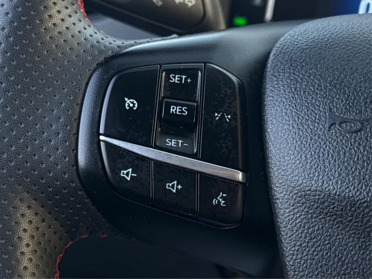 2023 Ford Escape AWD HEATED SEATS MINT WE FINANCE ALL CREDIT! Photo