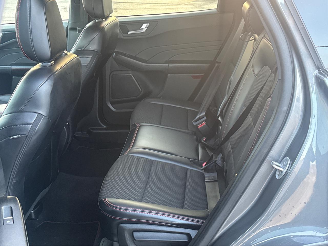 2023 Ford Escape ST-Line AWD CERTIFIED MINT WE FINANCE ALL CREDIT! Photo