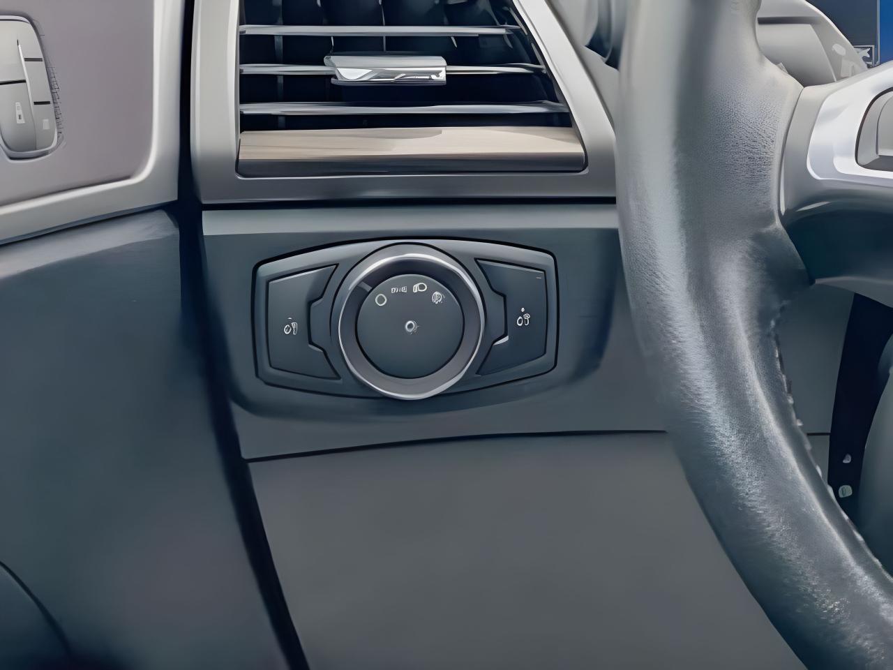 2020 Ford Fusion Hybrid SEL HYBRID NAV LEATHER LOW KM WE FINANCE ALL CREDI Photo