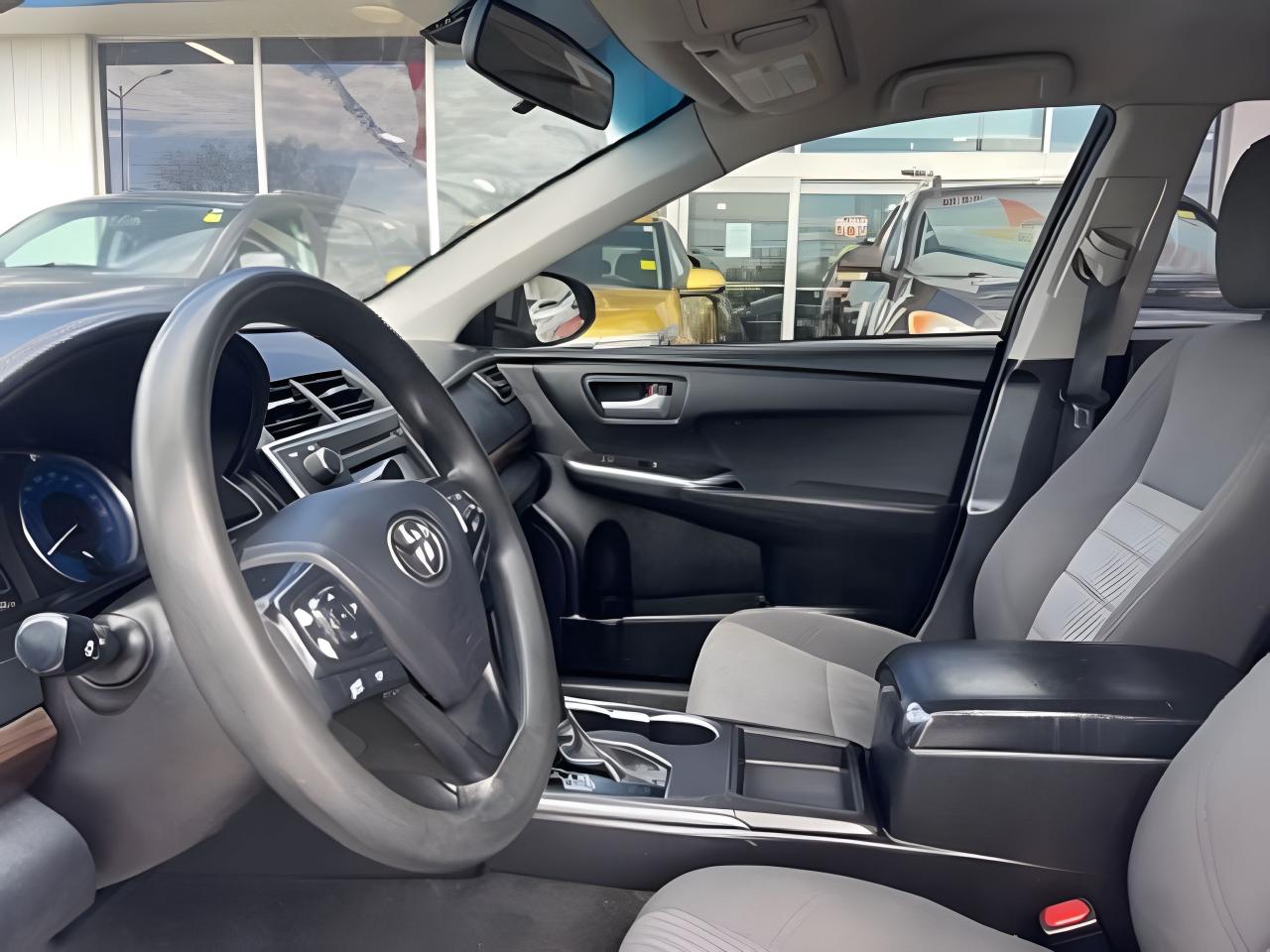 2017 Toyota Camry LE CERTIFIED  NAVIGATION    WE FINANCE ALL CREDTI! Photo