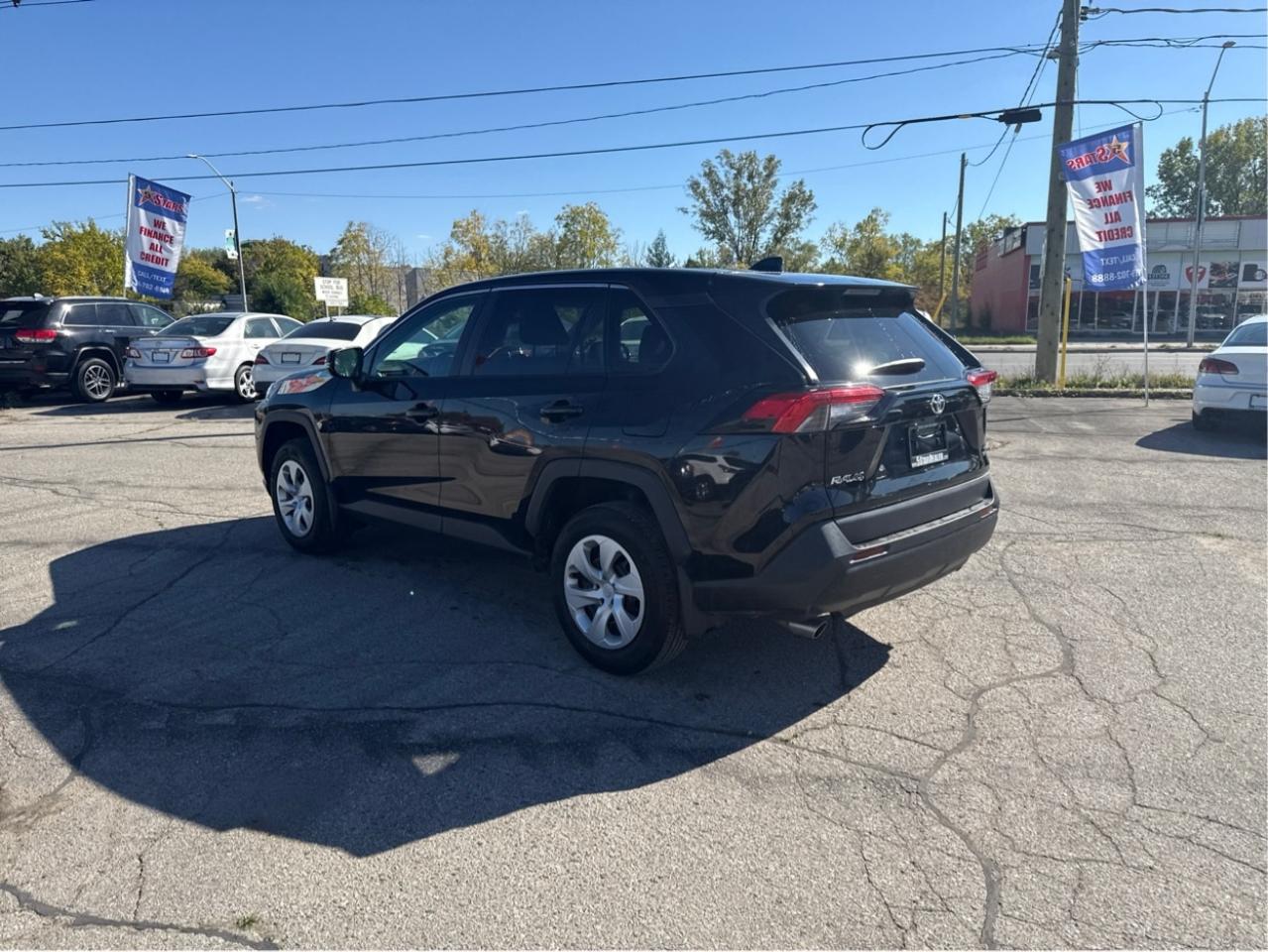 2023 Toyota RAV4 AWD HEATED SEATS MINT! WE FINANCE ALL CREDIT Photo4
