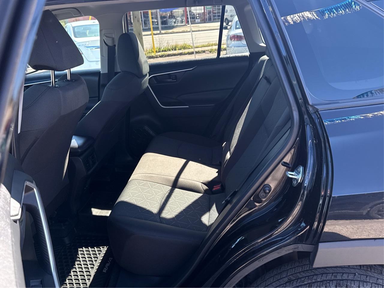 2023 Toyota RAV4 AWD HEATED SEATS MINT! WE FINANCE ALL CREDIT Photo