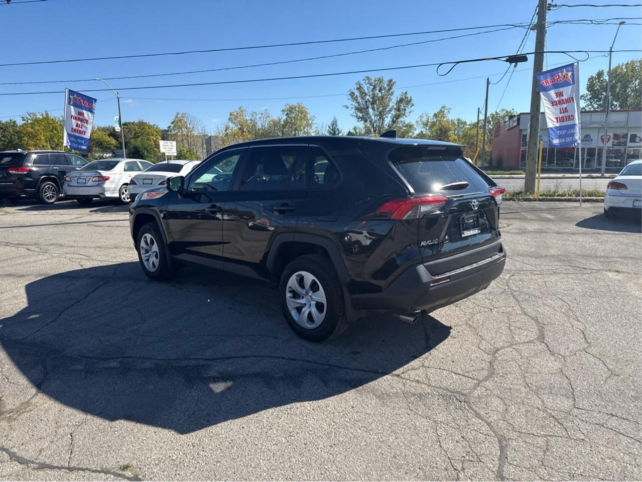 2023 Toyota RAV4 AWD HEATED SEATS MINT! WE FINANCE ALL CREDIT Photo4