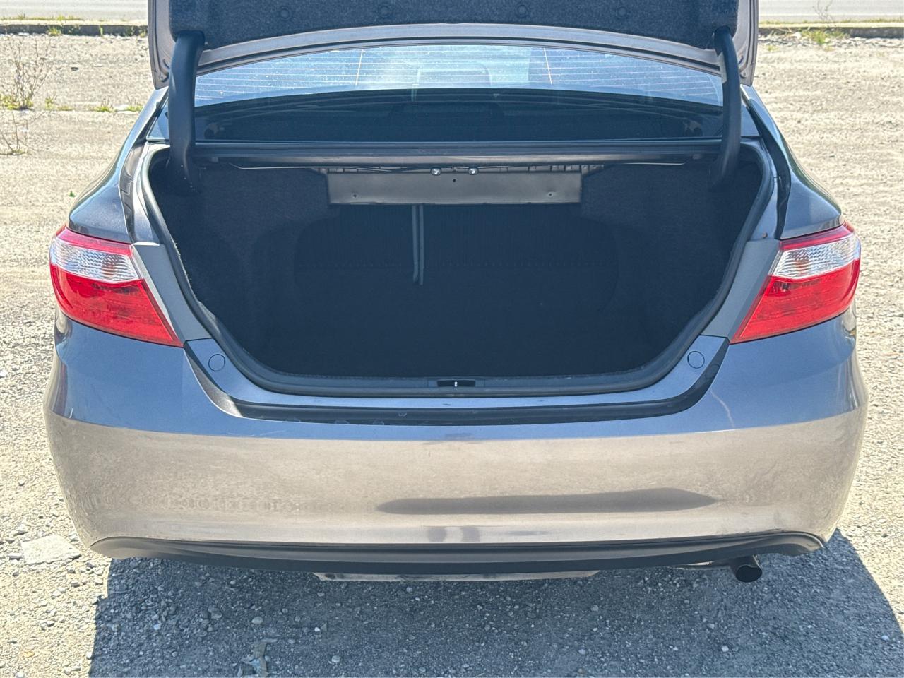 2017 Toyota Camry SE CLEAN MUST SEE! WE FINANCE ALL CREDIT! Photo