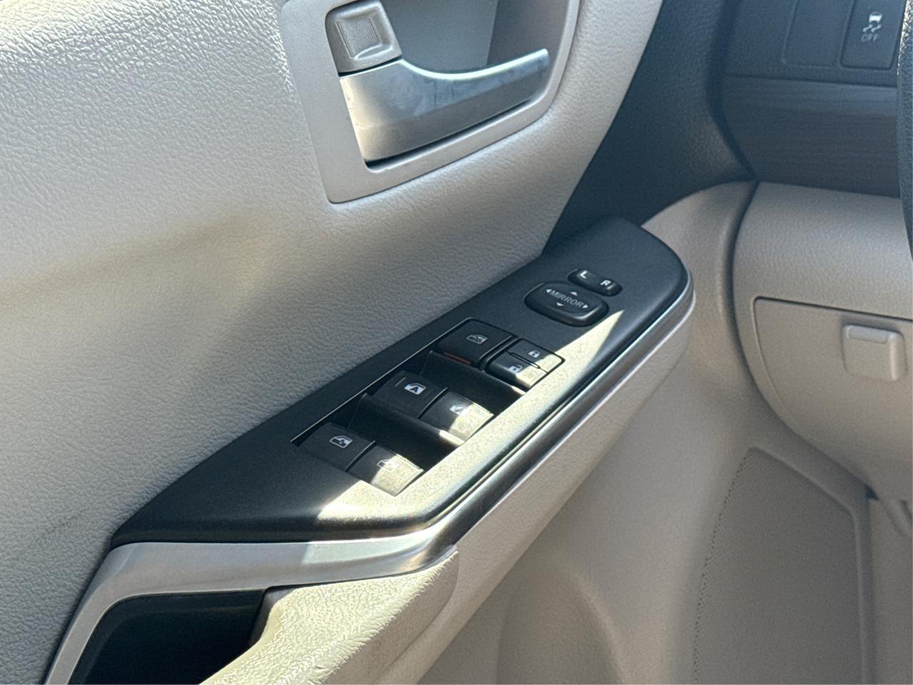 2017 Toyota Camry SE CLEAN MUST SEE! WE FINANCE ALL CREDIT! Photo