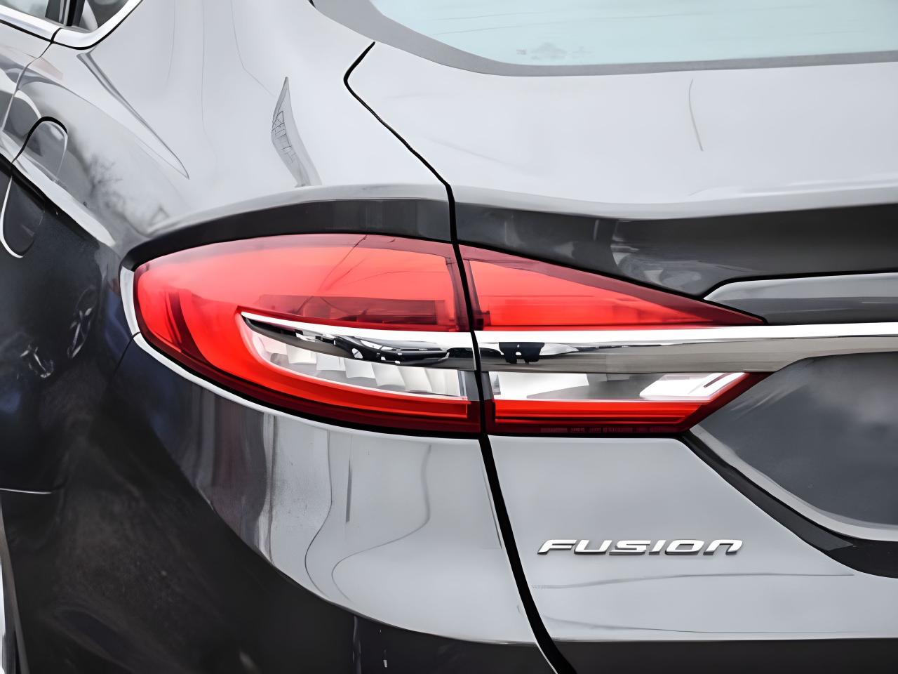 2018 Ford Fusion SUNROOF MINT CONDITION  WE FINANCE ALL CREDIT Photo