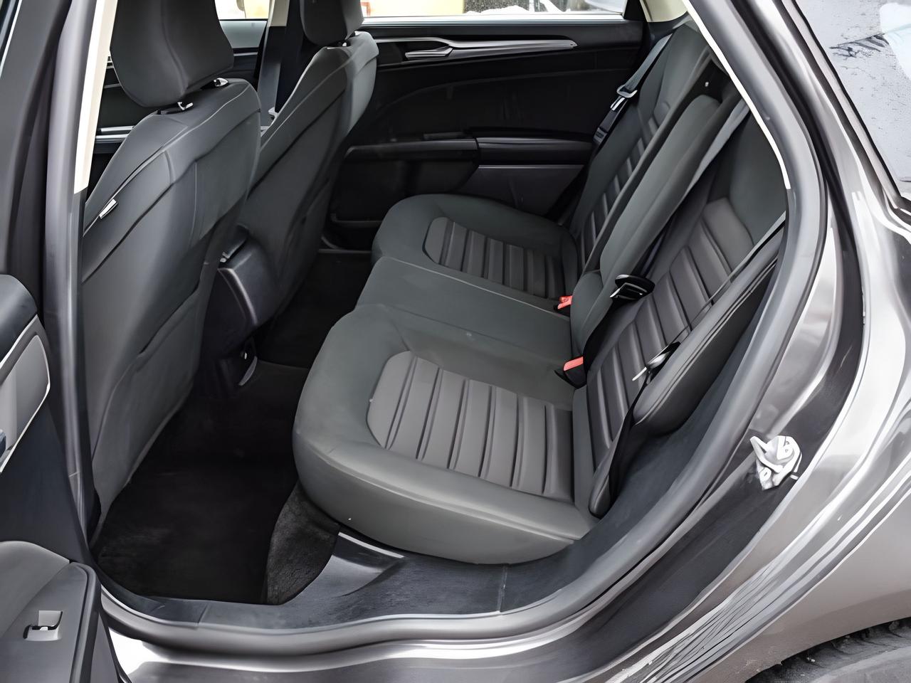 2018 Ford Fusion SUNROOF MINT CONDITION  WE FINANCE ALL CREDIT Photo