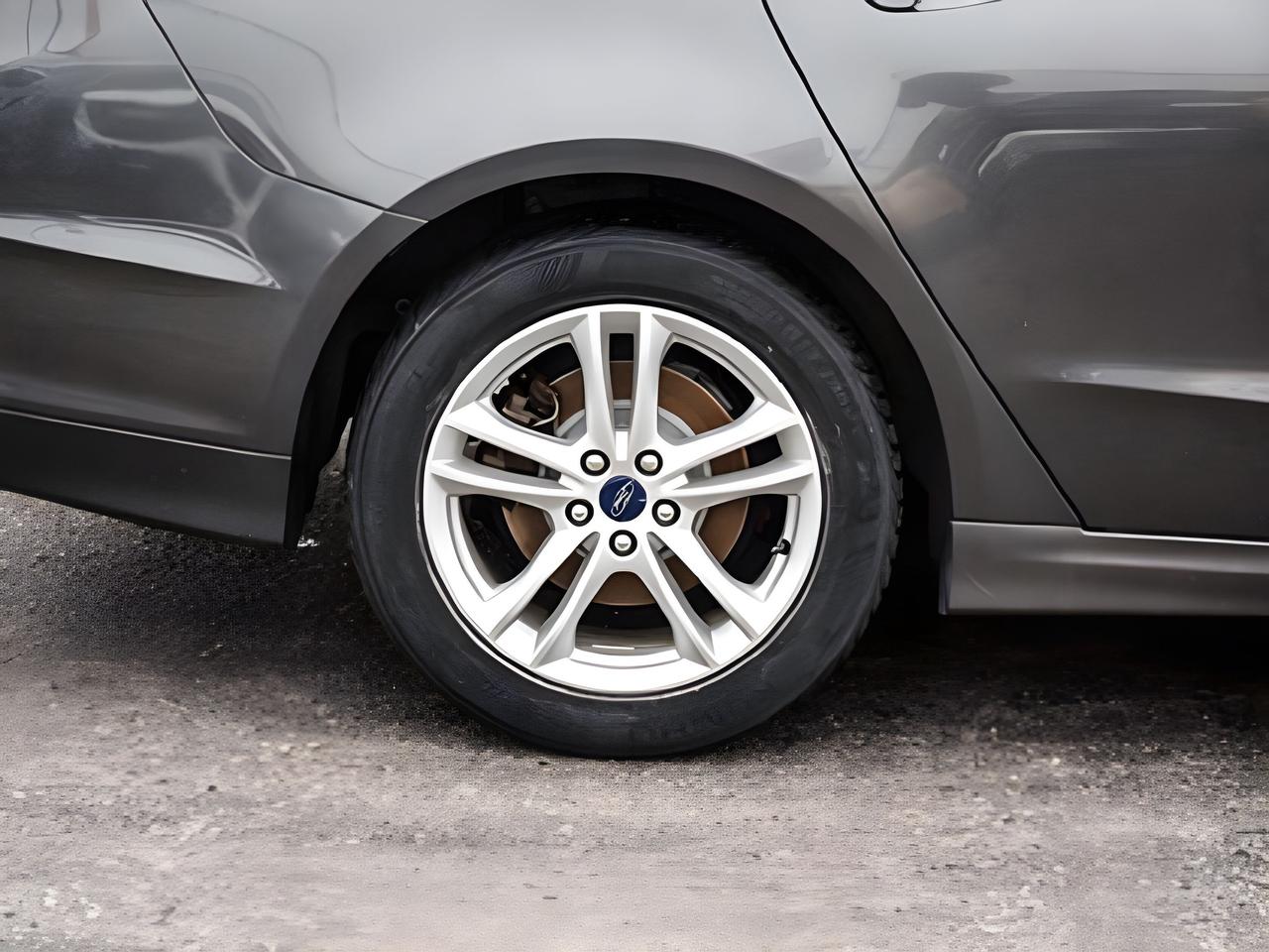 2018 Ford Fusion SUNROOF MINT CONDITION  WE FINANCE ALL CREDIT Photo