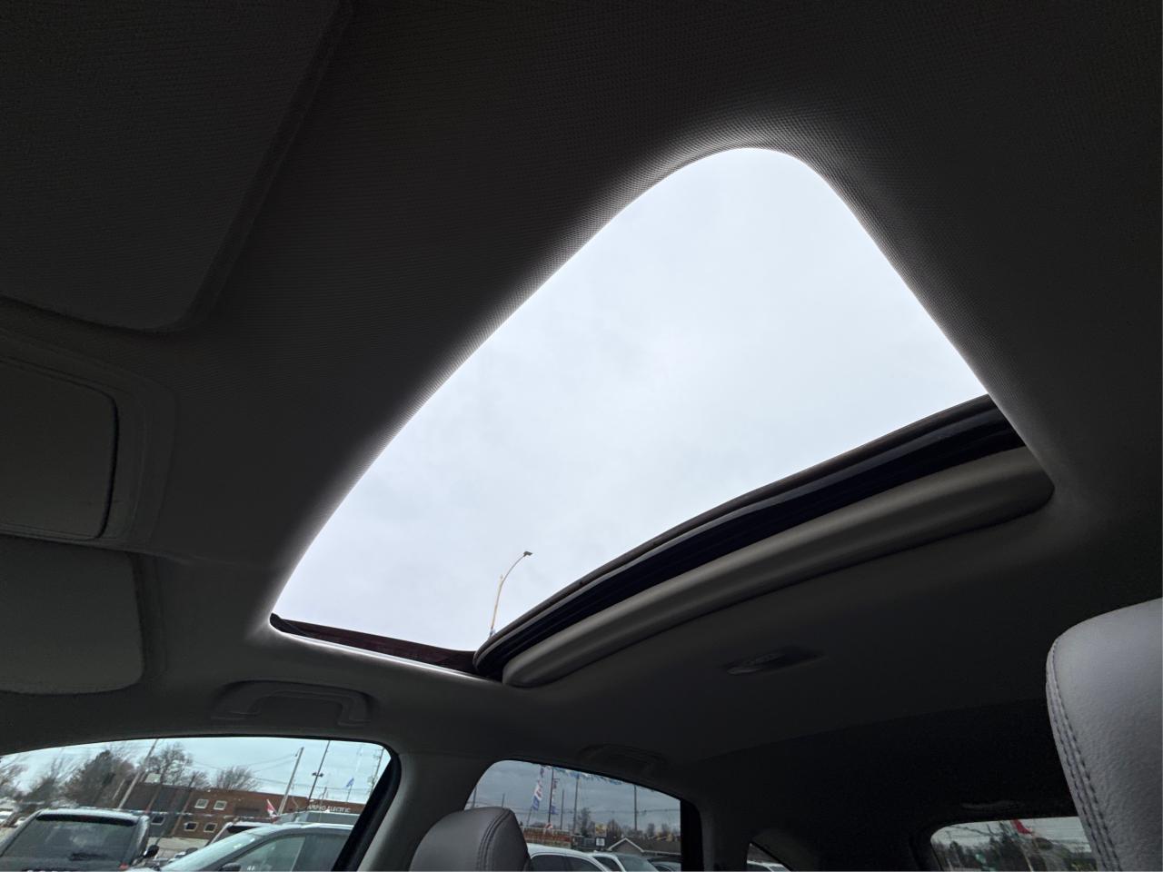 2016 Honda CR-V AWD LEATHER SUNROOF LOADED! WE FINANCE ALL CREDIT! Photo