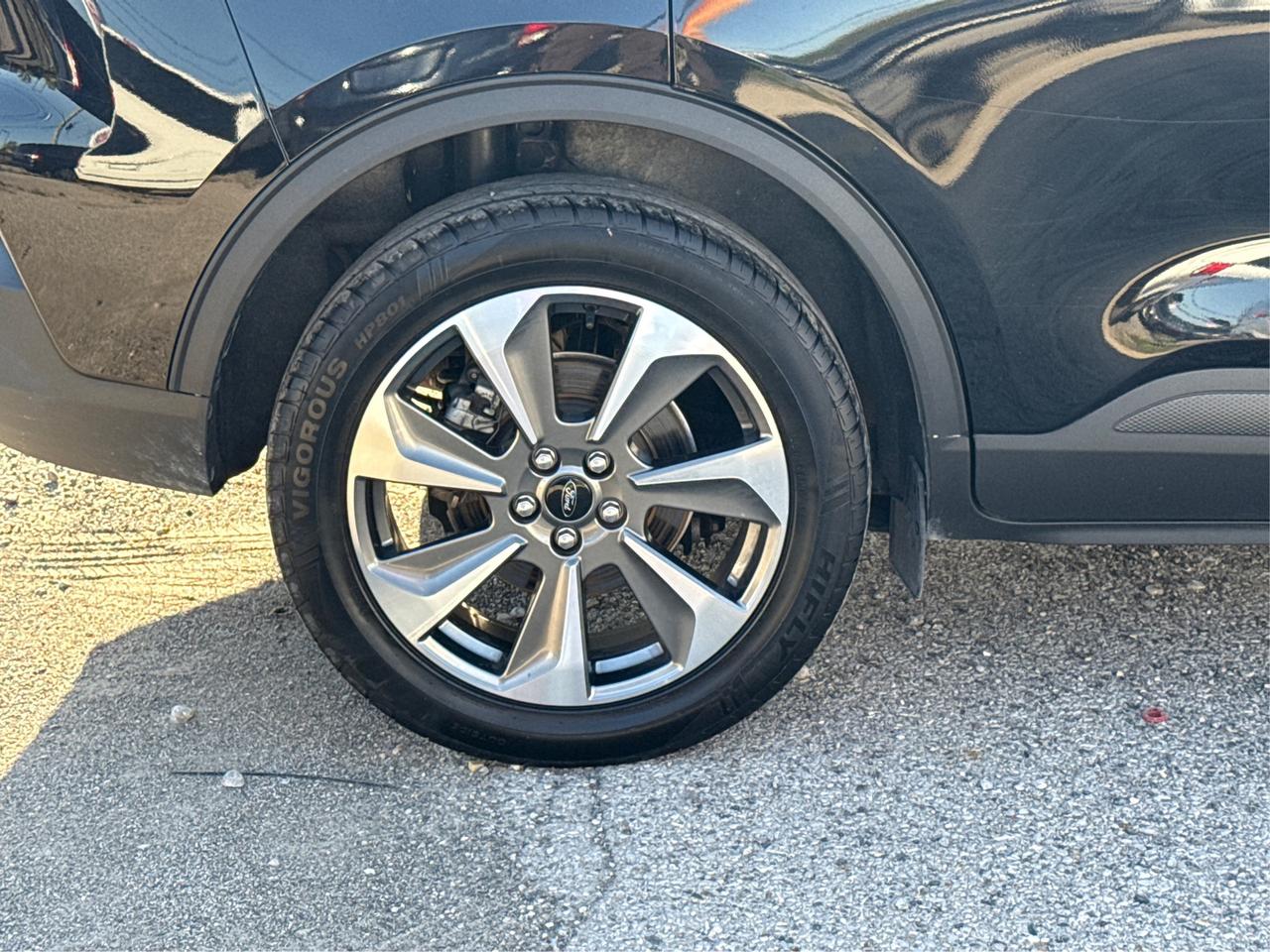 2023 Ford Escape Platinum AWD CERTIFIED LOADED WE FINANCE ALL CREDT Photo