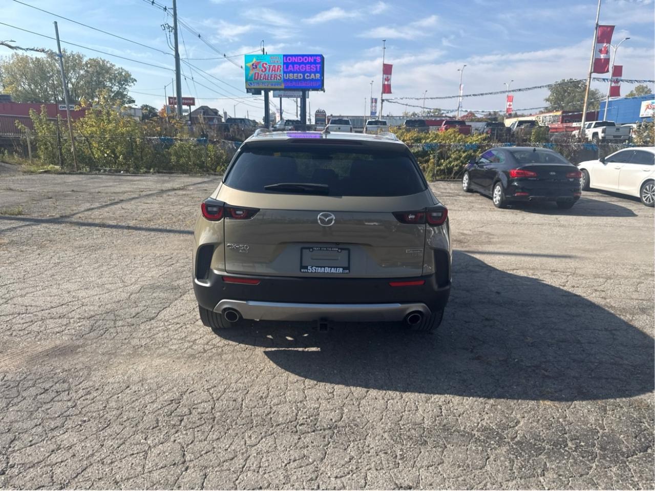 2023 Mazda CX-50 NAV LEATHER PANO ROOF MINT! WE FINANCE ALL CREDIT! Photo