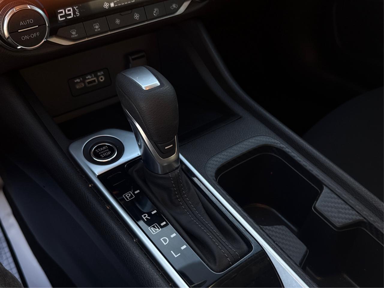 2023 Nissan Sentra SV HEATED SEATS MINT CONDITION! LOW KM! MUST SEE! Photo