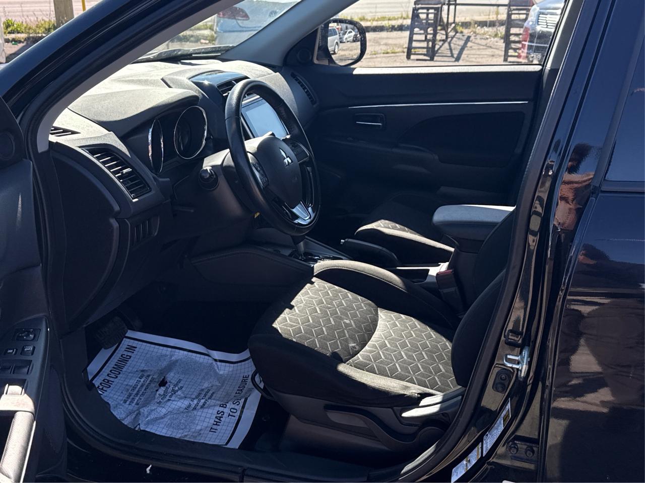 2022 Mitsubishi RVR SE 4x4 HEATED SEATS MINT WE FINANCE ALL CREDIT! Photo