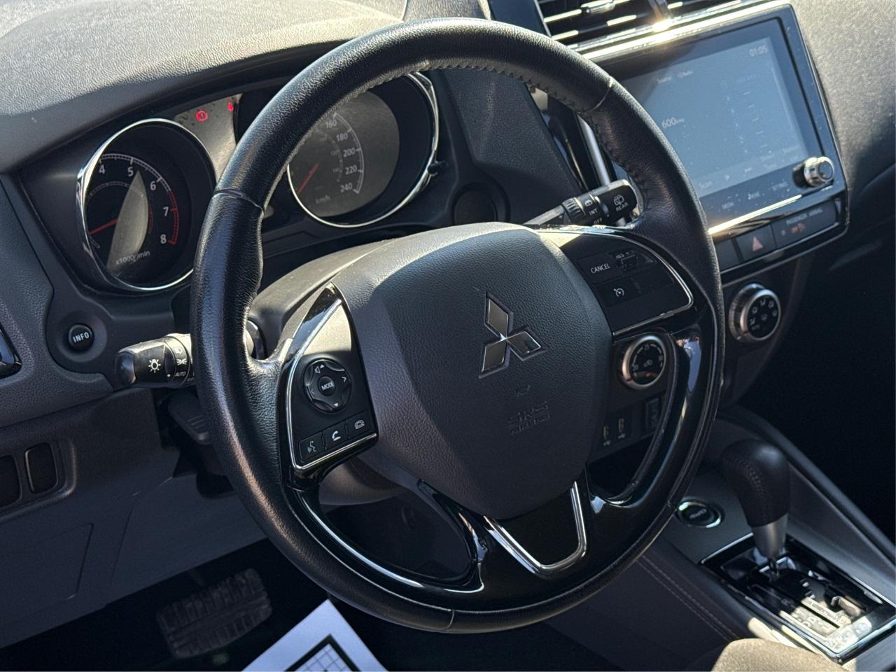 2022 Mitsubishi RVR SE 4x4 HEATED SEATS MINT WE FINANCE ALL CREDIT! Photo