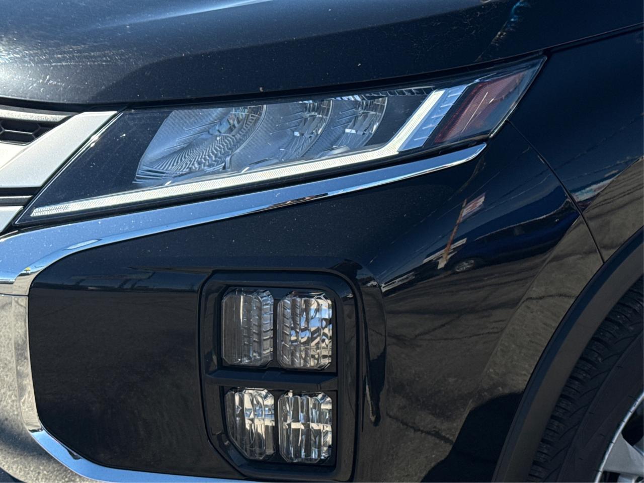 2022 Mitsubishi RVR SE 4x4 HEATED SEATS MINT WE FINANCE ALL CREDIT! Photo