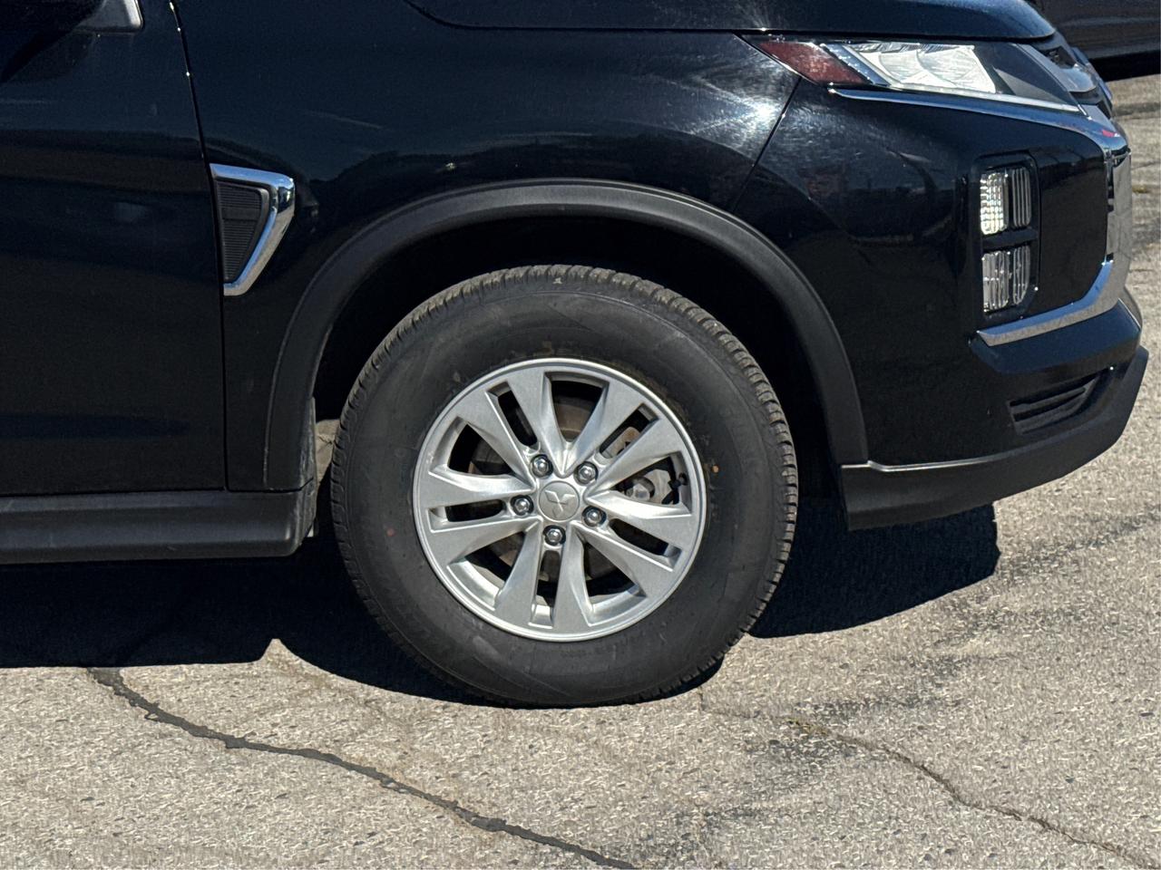 2022 Mitsubishi RVR SE 4x4 HEATED SEATS MINT WE FINANCE ALL CREDIT! Photo