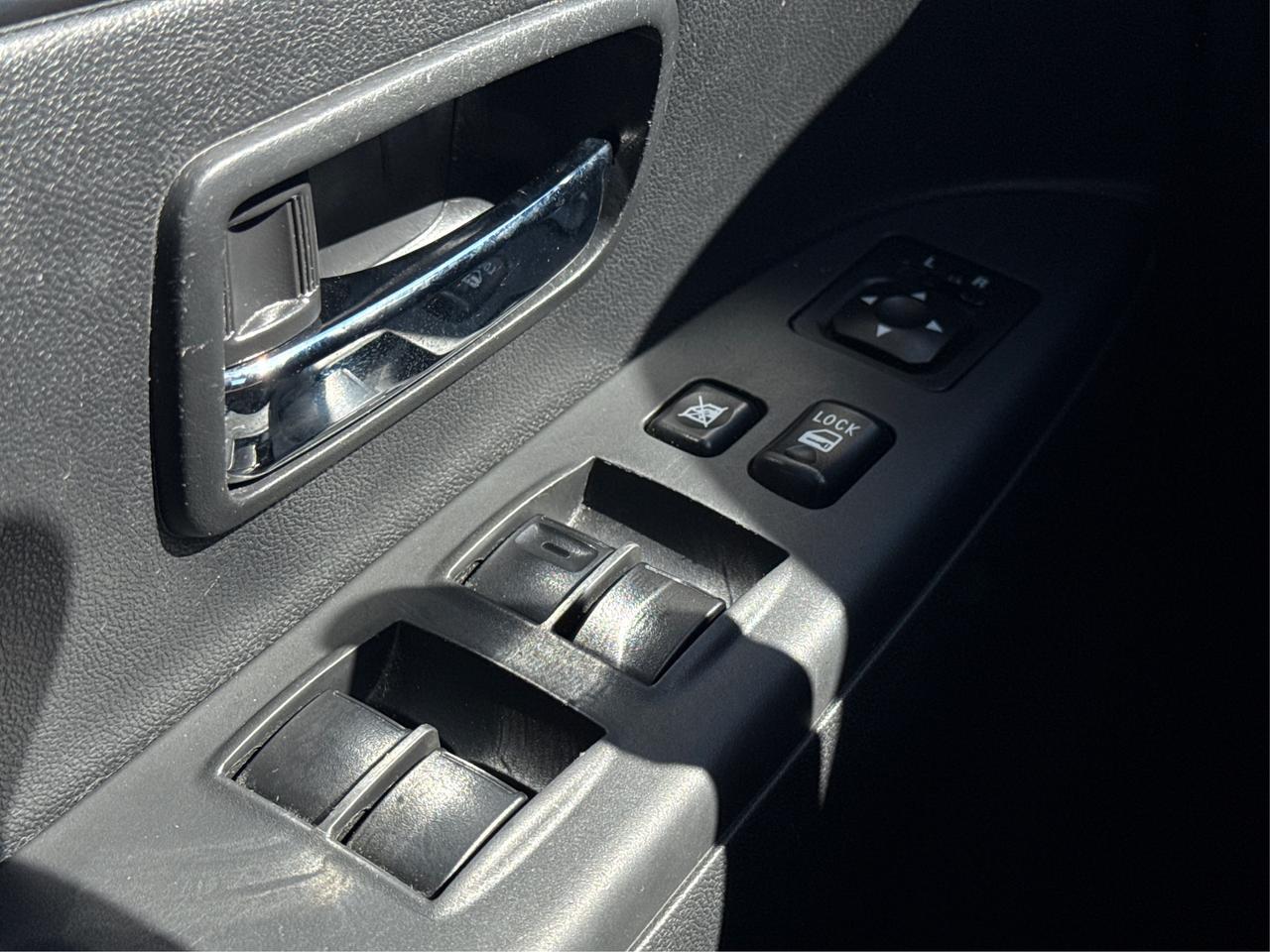 2022 Mitsubishi RVR SE 4x4 HEATED SEATS MINT WE FINANCE ALL CREDIT! Photo