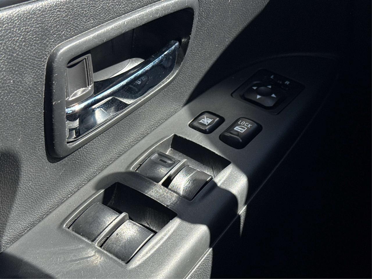 2022 Mitsubishi RVR SE 4x4 HEATED SEATS MINT WE FINANCE ALL CREDIT! Photo