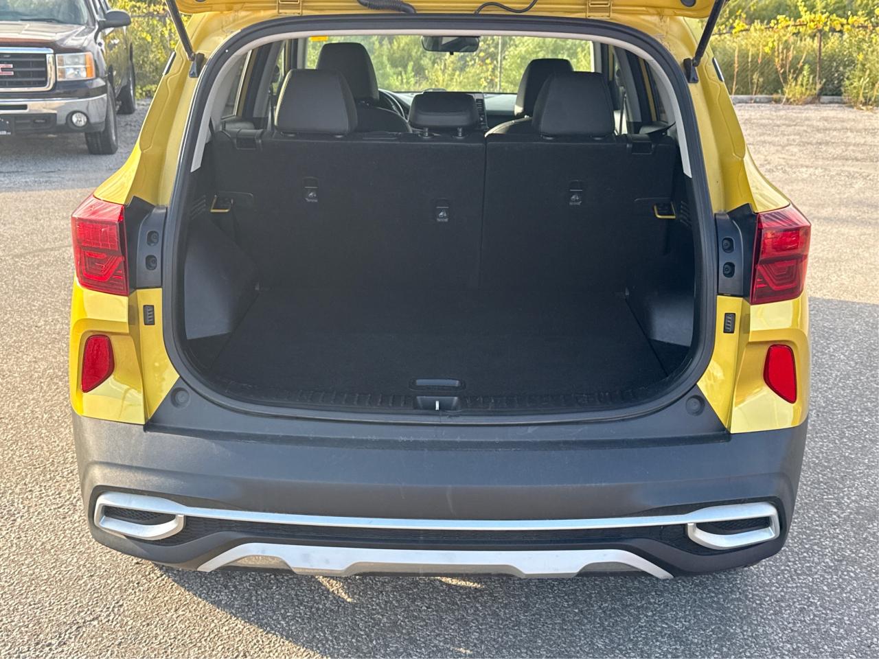 2021 Kia Seltos AWD HEATED SEATS REMOTE START WE FINANCE ALL CREDT Photo