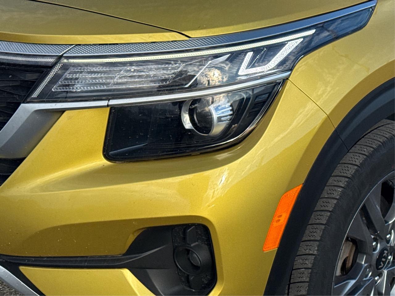 2021 Kia Seltos AWD HEATED SEATS REMOTE START WE FINANCE ALL CREDT Photo