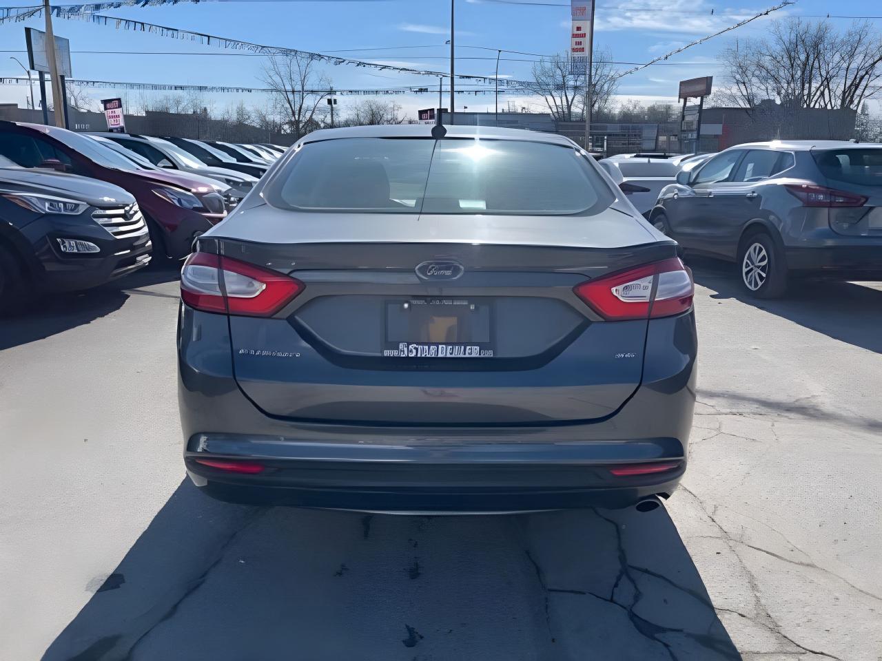 2015 Ford Fusion EXCELLENT CONDITION! ! WE FINANCE ALL CREDIT Photo4