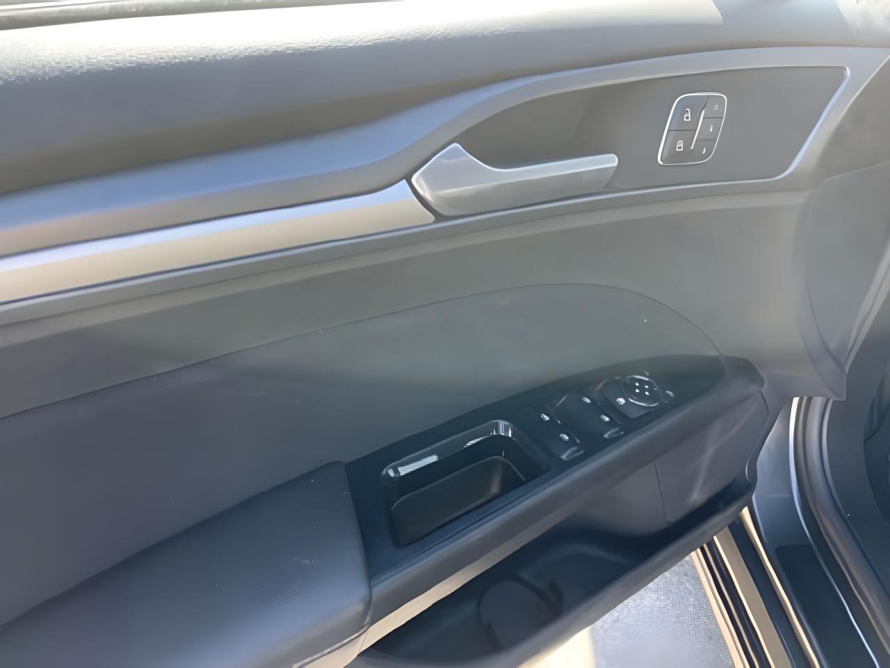 2015 Ford Fusion EXCELLENT CONDITION! ! WE FINANCE ALL CREDIT Photo