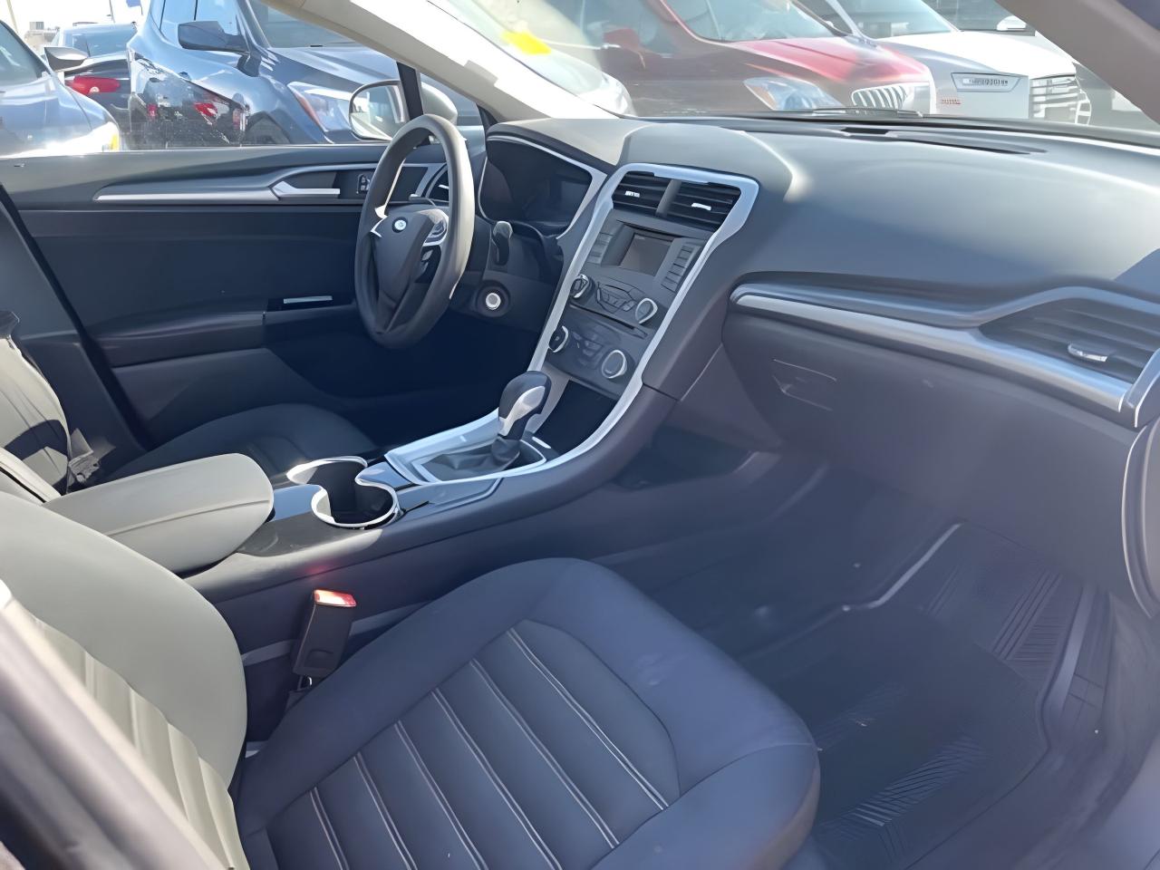 2015 Ford Fusion EXCELLENT CONDITION! ! WE FINANCE ALL CREDIT Photo