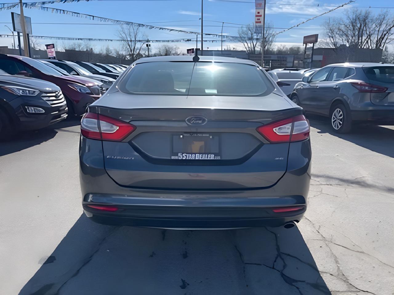 2015 Ford Fusion EXCELLENT CONDITION! ! WE FINANCE ALL CREDIT Photo4