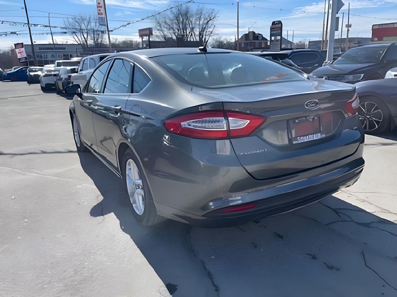 2015 Ford Fusion EXCELLENT CONDITION! ! WE FINANCE ALL CREDIT Photo