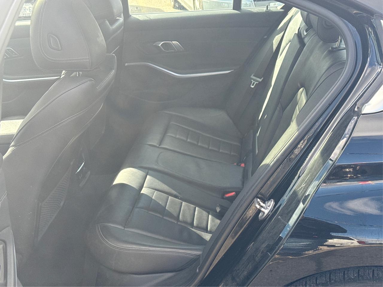 2020 BMW 3 Series AWD NAV LEATHER SUNROOF WE FINANCE ALL CREDIT! Photo