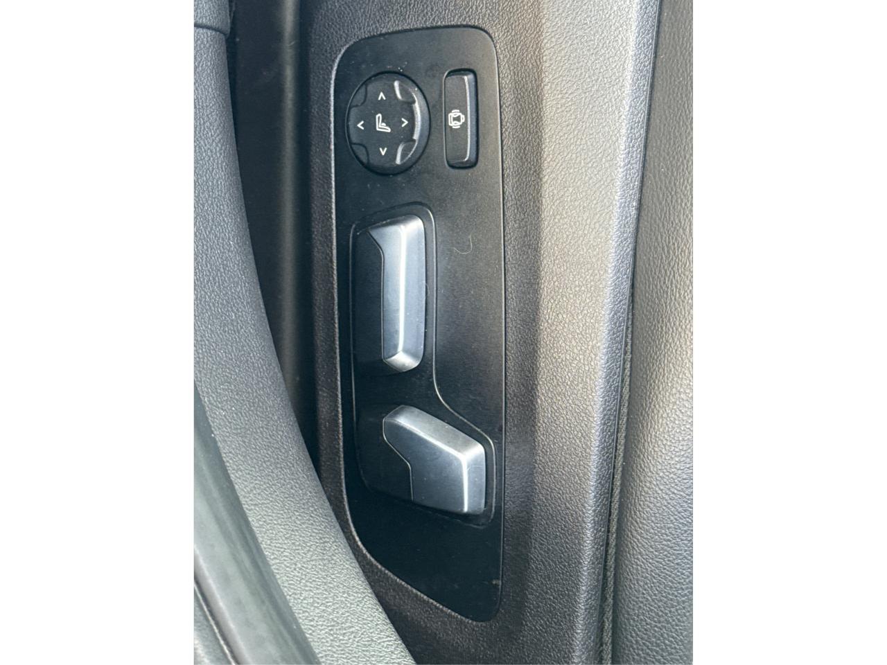 2020 BMW 3 Series AWD NAV LEATHER SUNROOF WE FINANCE ALL CREDIT! Photo