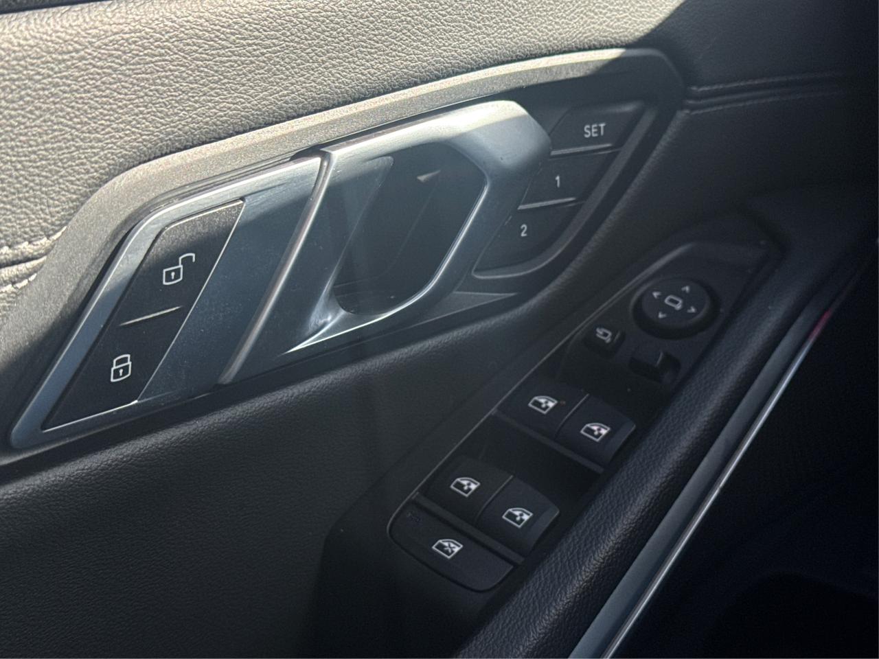 2020 BMW 3 Series AWD NAV LEATHER SUNROOF WE FINANCE ALL CREDIT! Photo