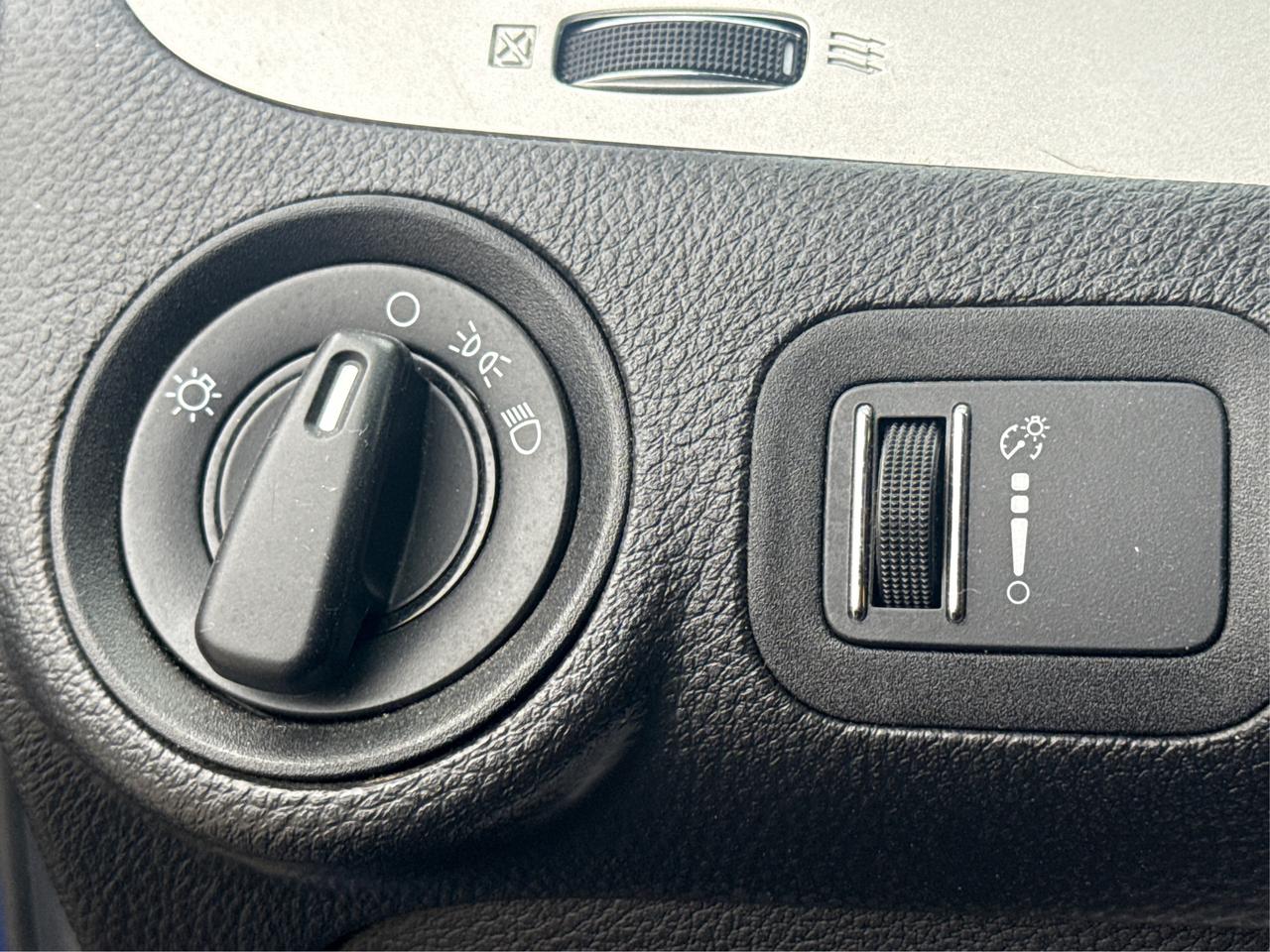 2015 Dodge Journey FWD 4dr Canada Value Pkg WE FINANCE ALL CREDIT! Photo