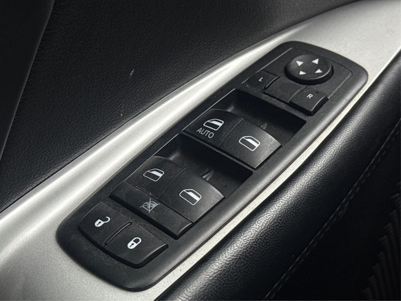 2015 Dodge Journey FWD 4dr Canada Value Pkg WE FINANCE ALL CREDIT! Photo