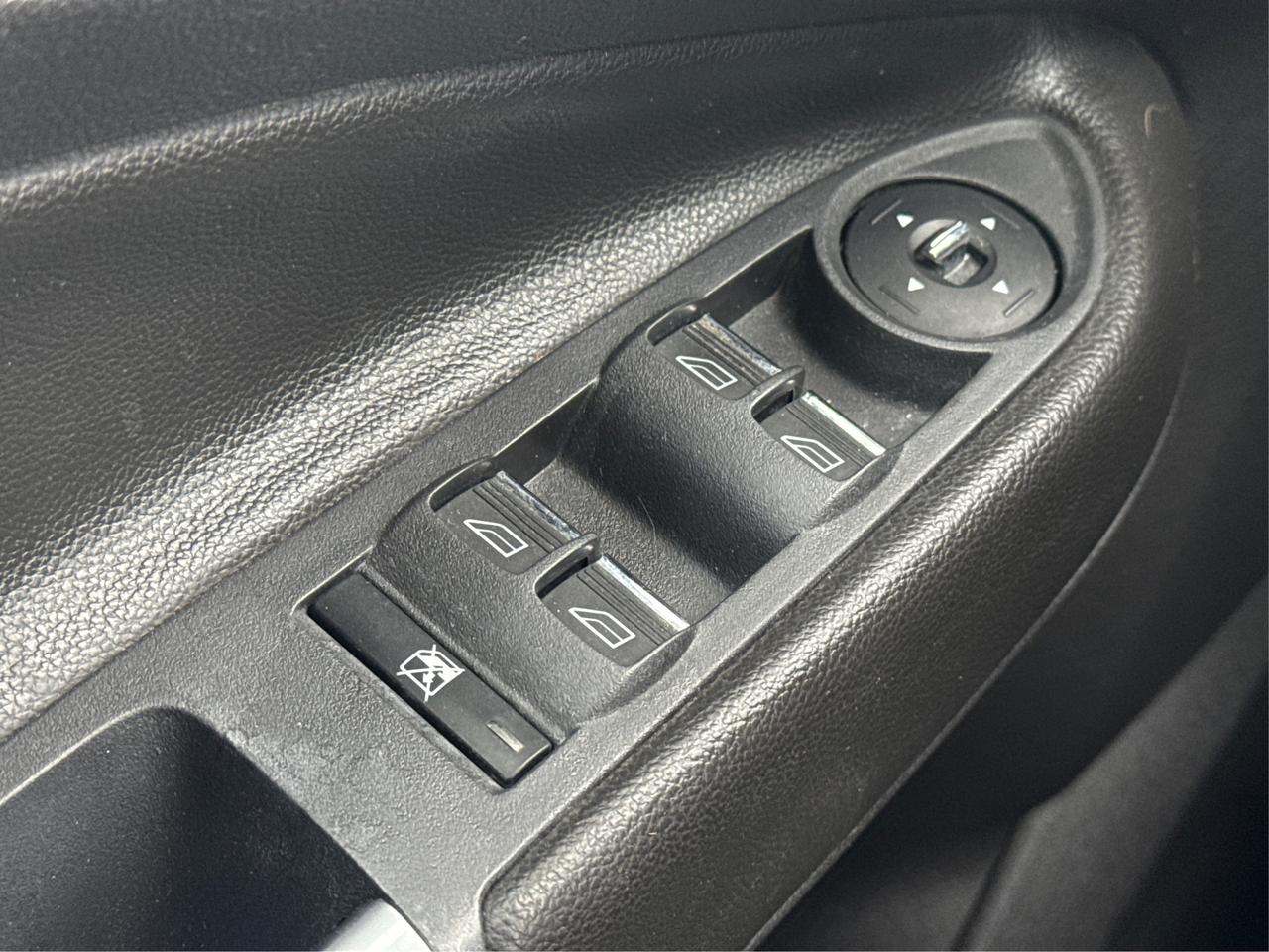 2013 Ford Escape 4WD 4dr SEL WE FINANCE ALL CREDIT 700 + VEHICLES Photo