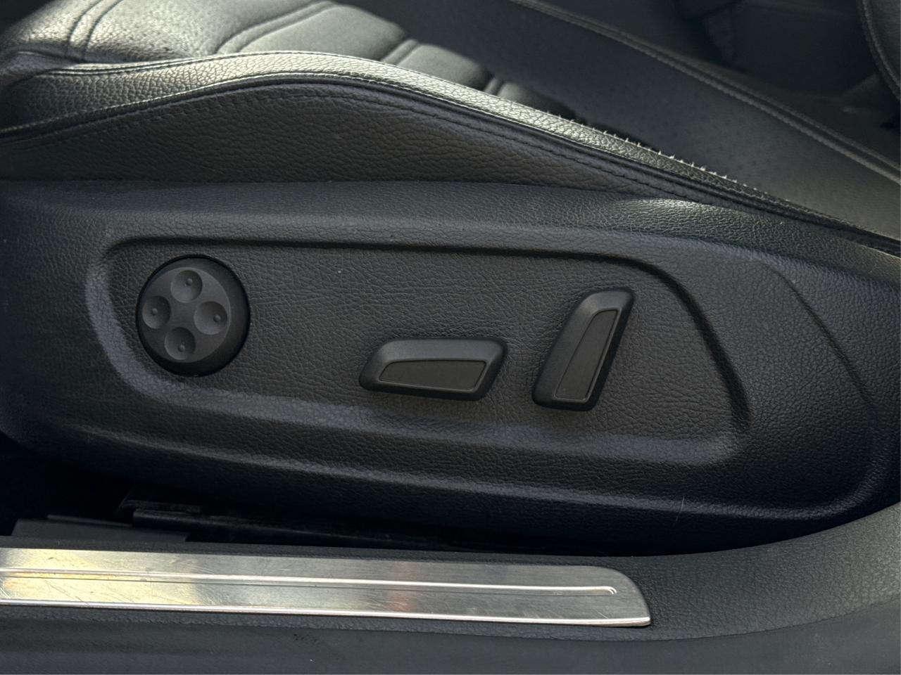 2015 Volkswagen CC LEATHER HEATD SEATS LOADED! WE FINANCE ALL CREDIT! Photo