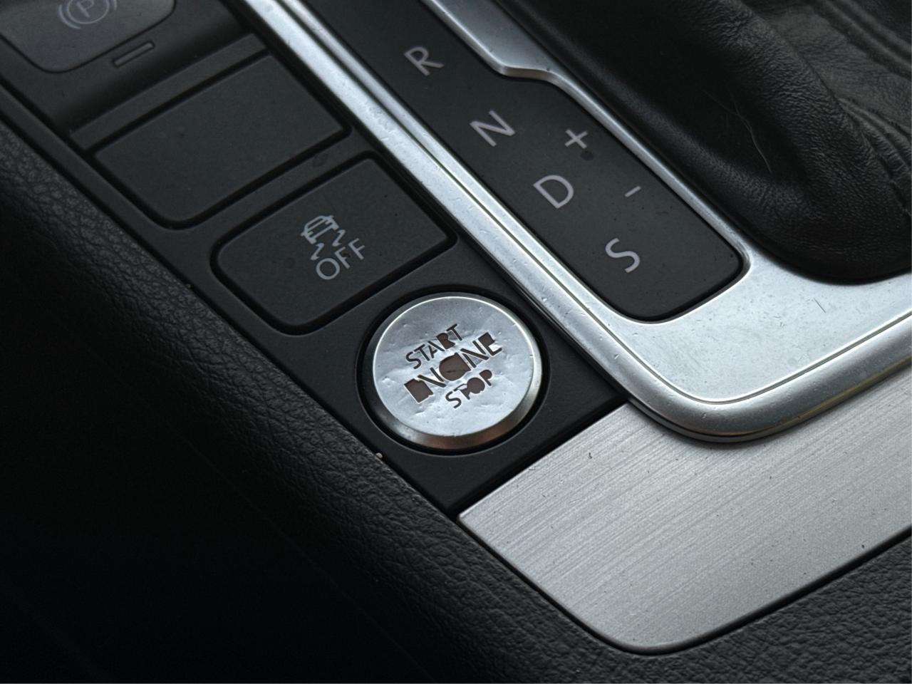 2015 Volkswagen CC LEATHER HEATD SEATS LOADED! WE FINANCE ALL CREDIT! Photo