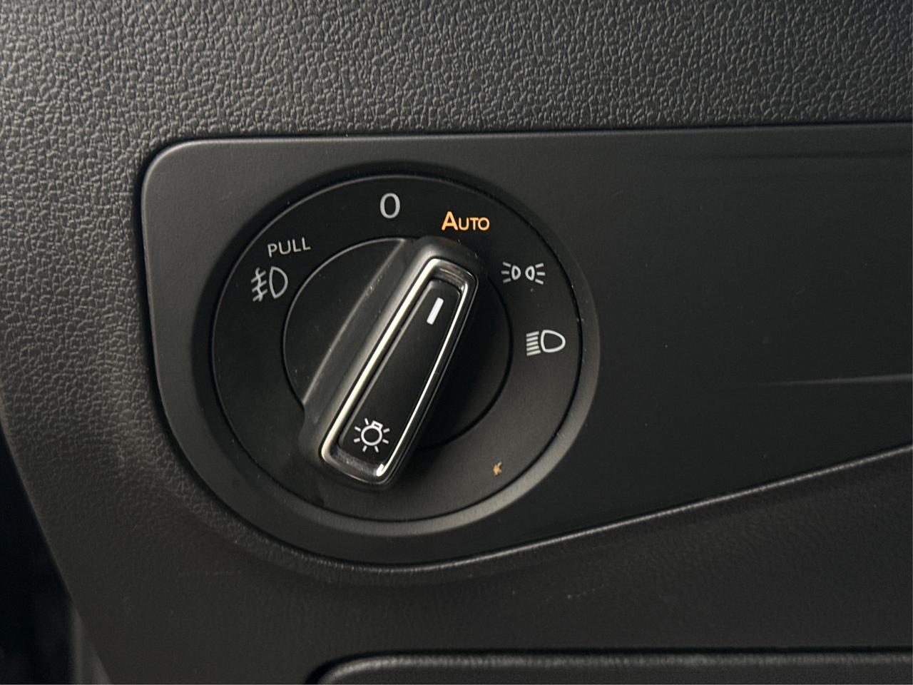 2018 Volkswagen Tiguan 7 PASS SUNROOF  NAV LEATHER WE FINANCE ALL CREDIT! Photo