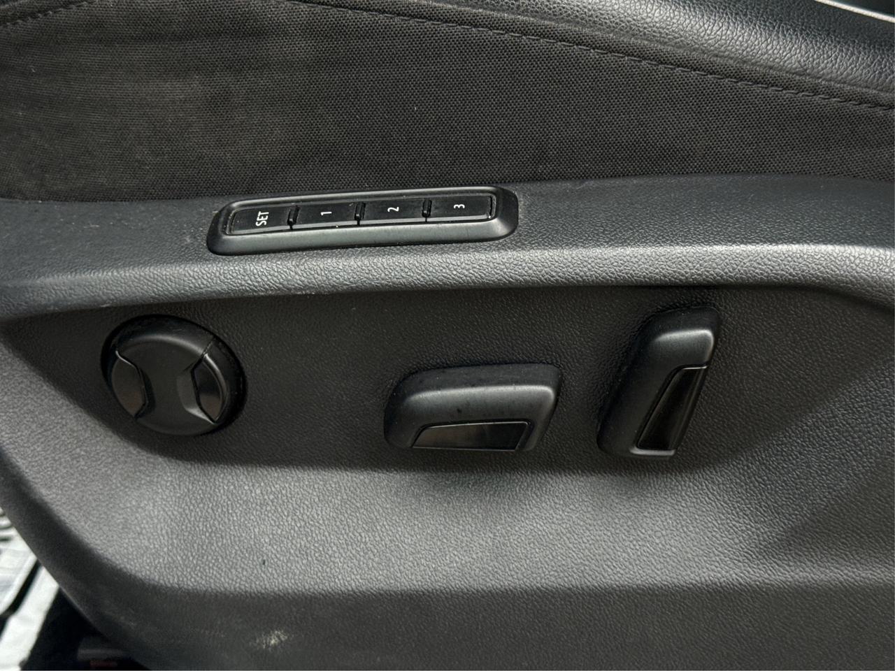 2018 Volkswagen Tiguan 7 PASS SUNROOF  NAV LEATHER WE FINANCE ALL CREDIT! Photo