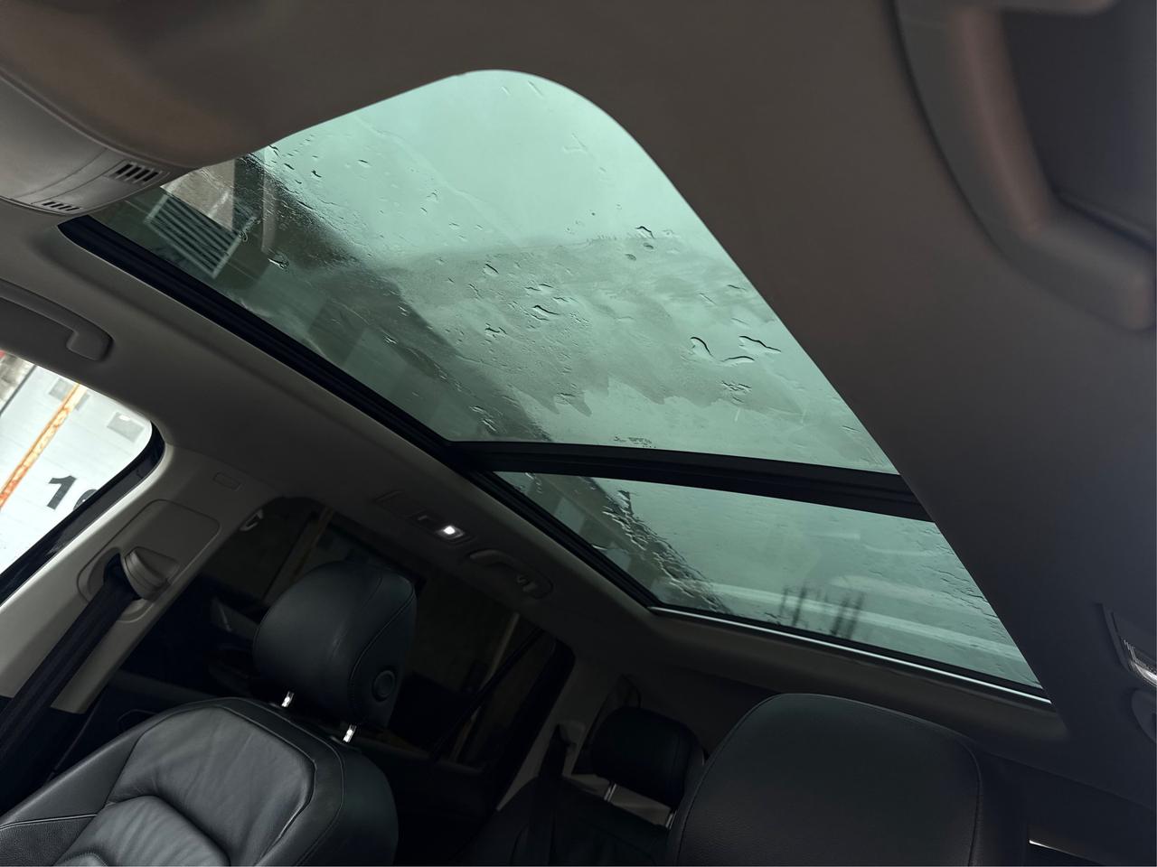 2018 Volkswagen Tiguan 7 PASS SUNROOF  NAV LEATHER WE FINANCE ALL CREDIT! Photo