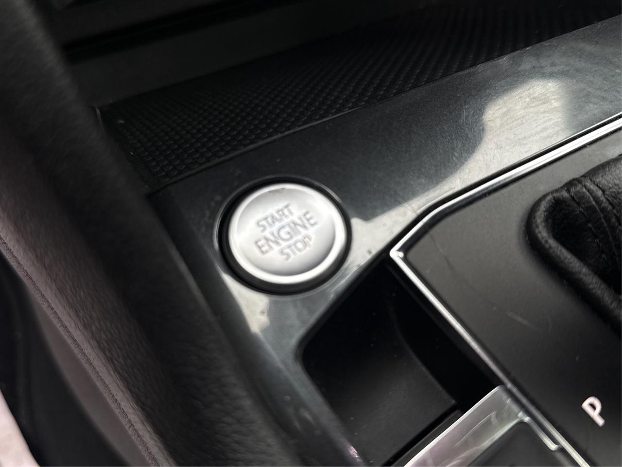 2018 Volkswagen Tiguan 7 PASS SUNROOF  NAV LEATHER WE FINANCE ALL CREDIT! Photo