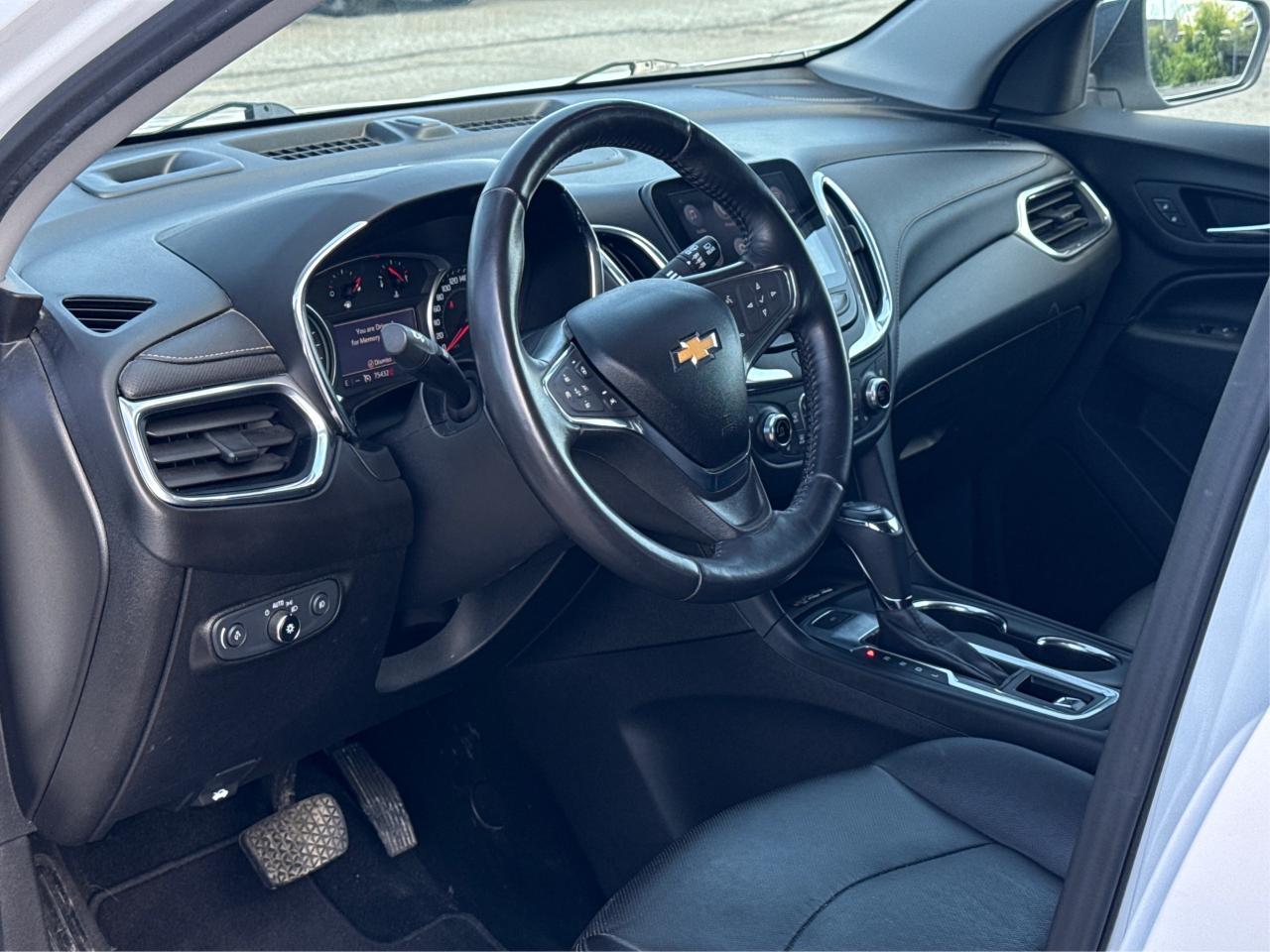 2019 Chevrolet Equinox Premier NAV PANO ROOF LEATHER WE FINANCE ALL CREDT Photo