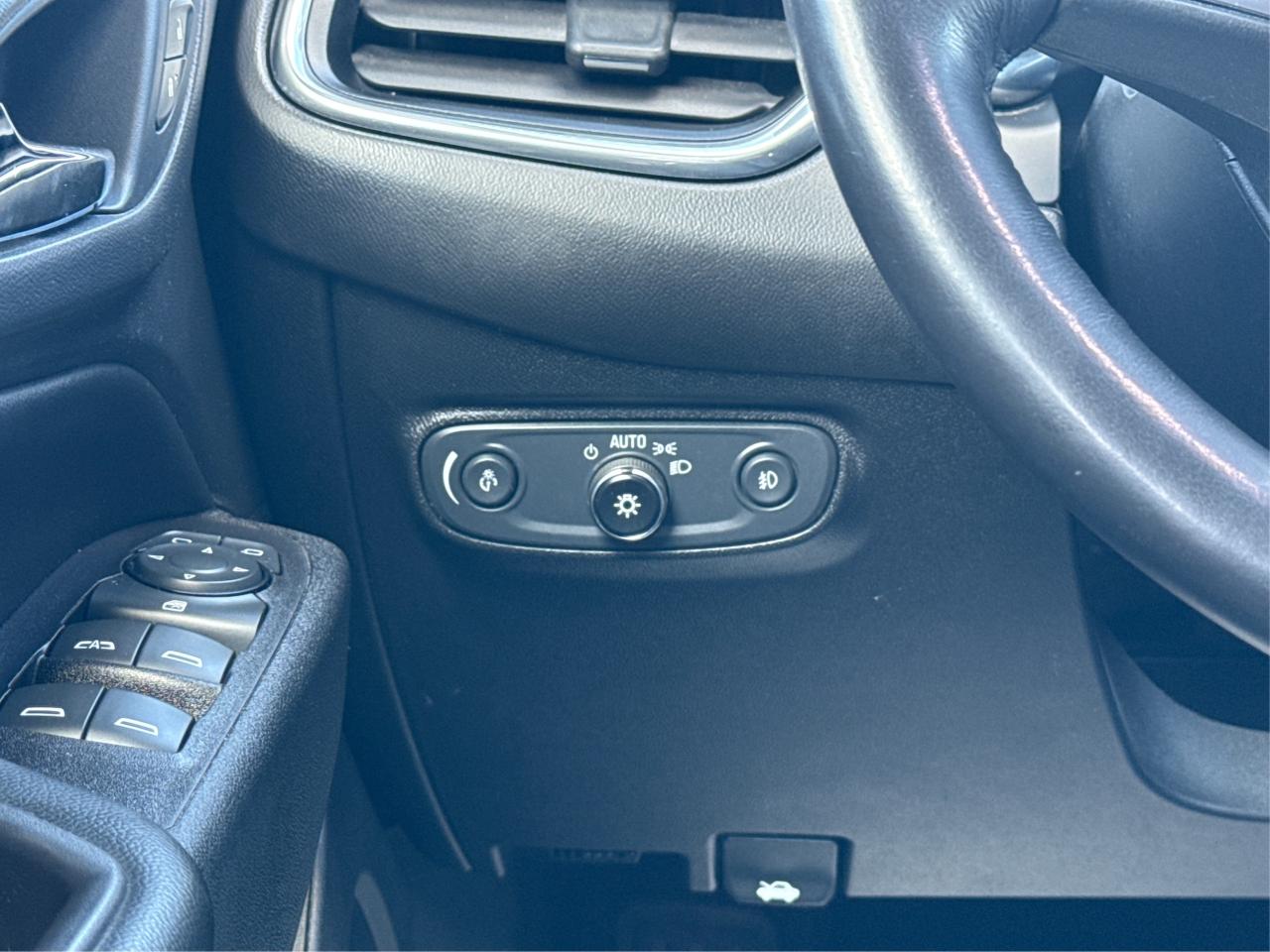 2019 Chevrolet Equinox Premier NAV PANO ROOF LEATHER WE FINANCE ALL CREDT Photo