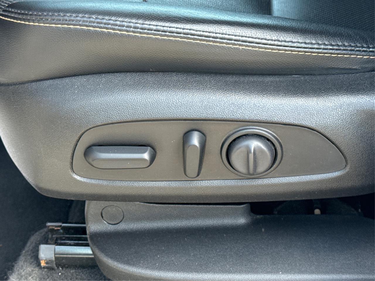 2019 Chevrolet Equinox Premier NAV PANO ROOF LEATHER WE FINANCE ALL CREDT Photo